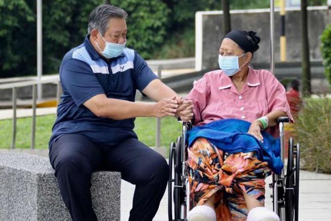 Selamat jalan Buk Ani, Ani Yudhoyono Meninggal dunia di Rumah sakit Singapura